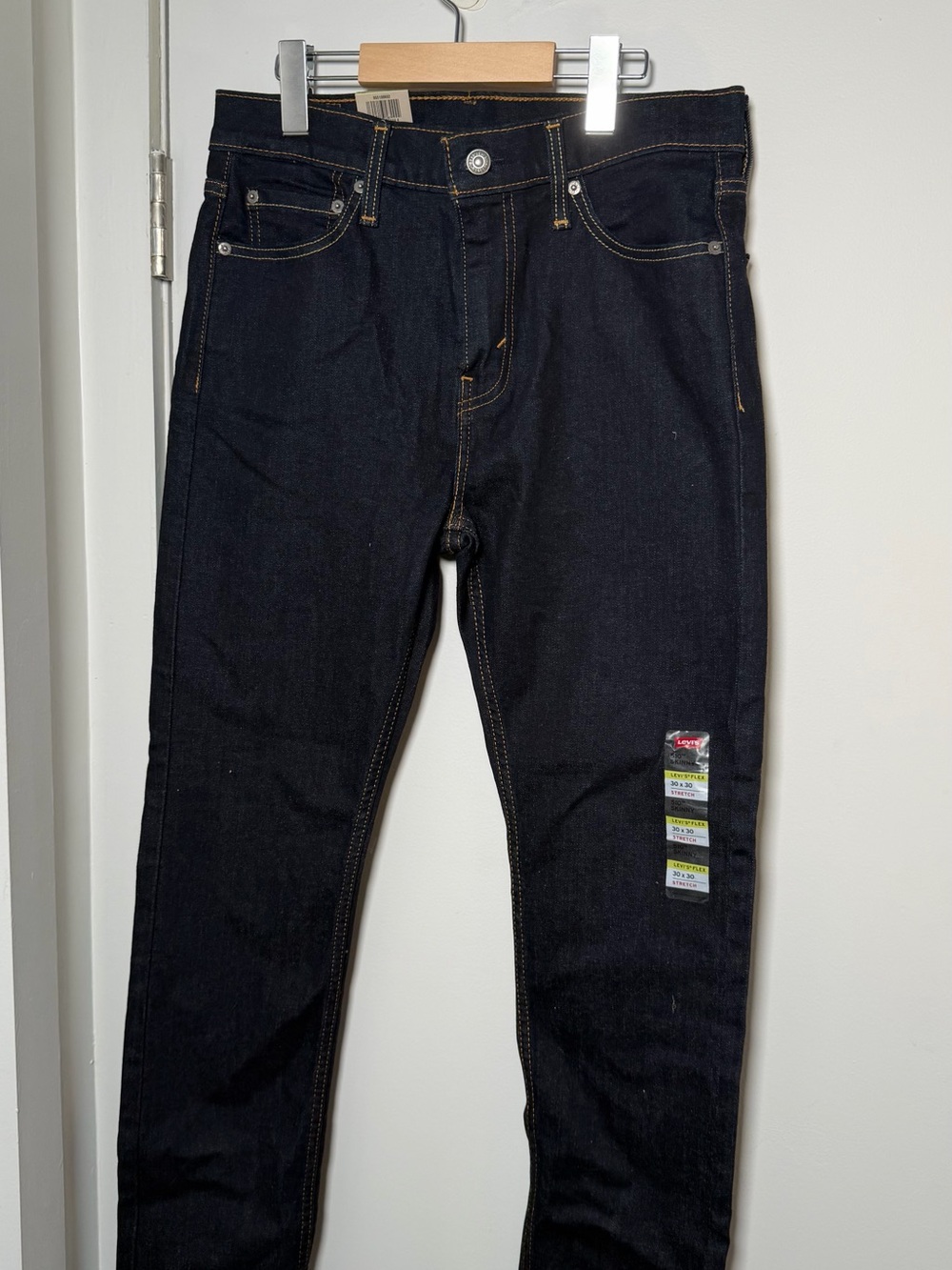 Levi's women’s Slim Straight Jeans in Dark Indigo with Contrast Stitching